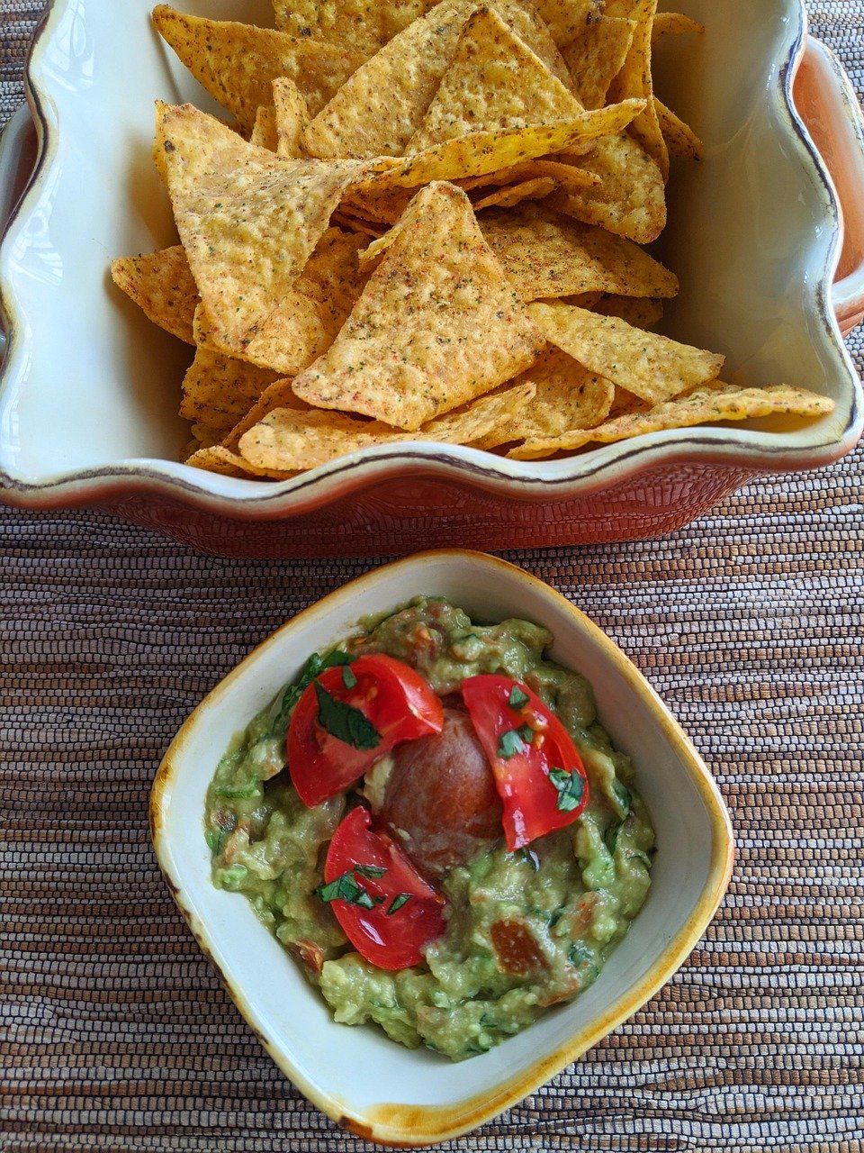 chips and guacamole, tortilla chips, guacamole, avocado, tomato, mexican food, tortilla chips, guacamole, guacamole, guacamole, guacamole, guacamole
